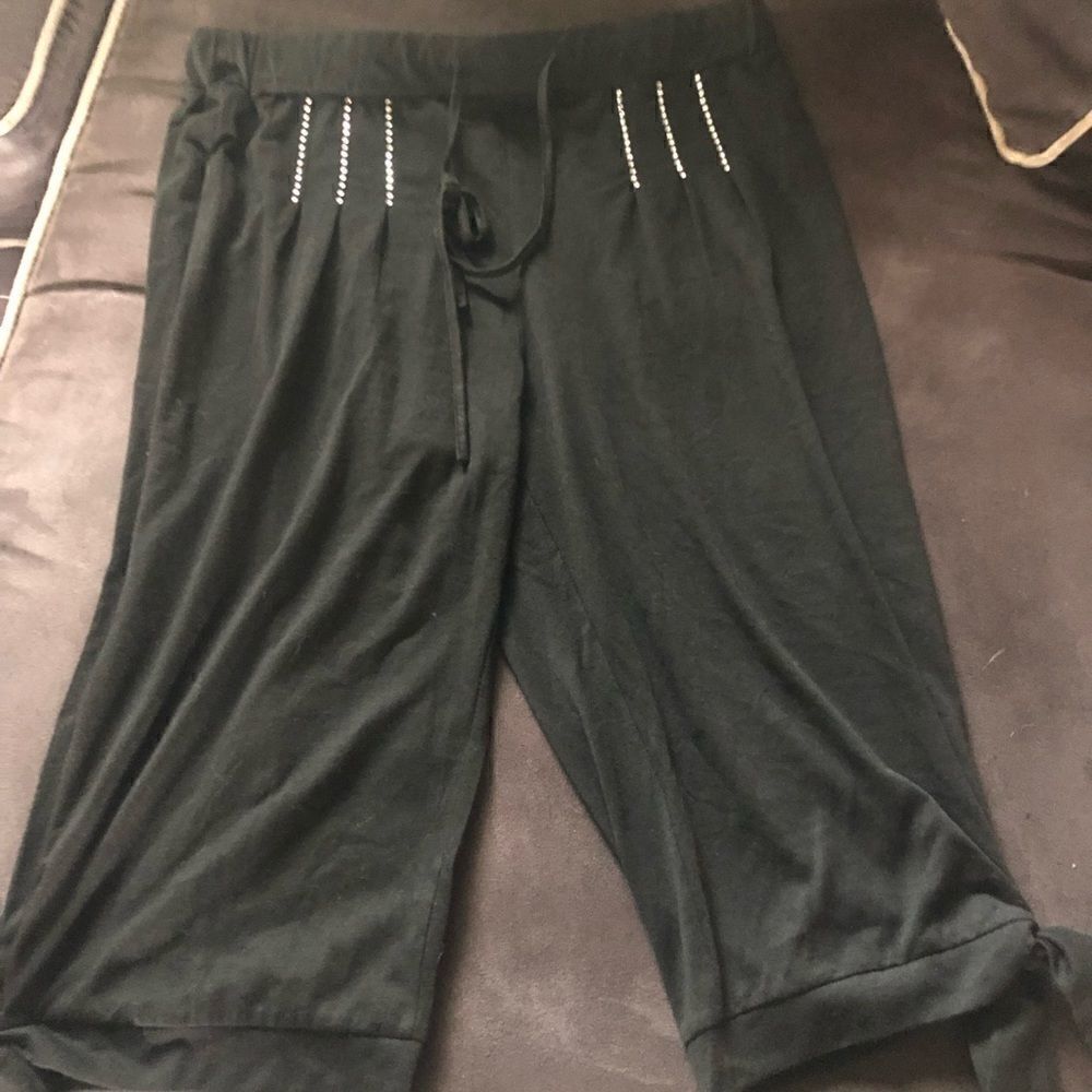 Cute pants. Fall right below the knee. - Picture 3 of 7